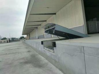 圖 連云港移動式登車橋價格 技術成熟 產(chǎn)品穩(wěn)定 濟南工程機械